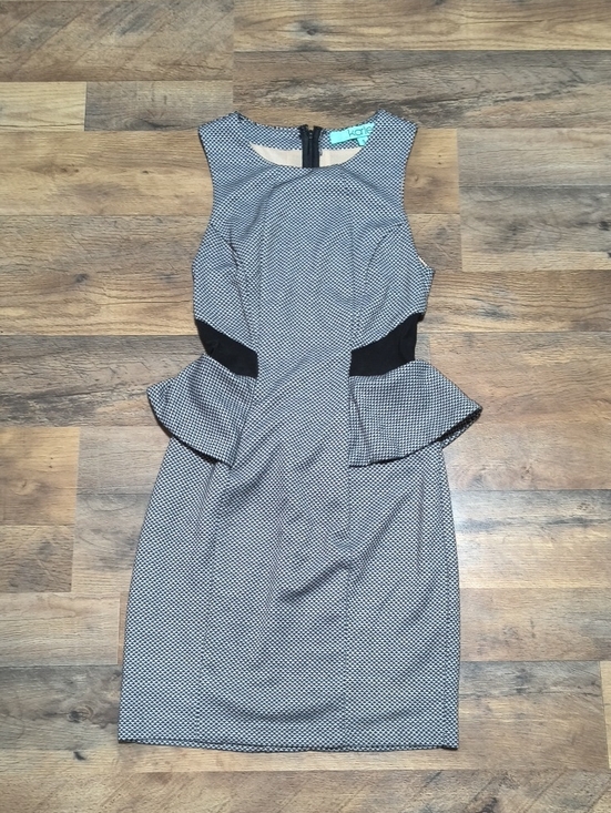 Karlie Dresses & Skirts - Karlie Black & White Textured Peplum Midi Dress